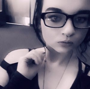 Selling clothes that don't fit me for cheap c: